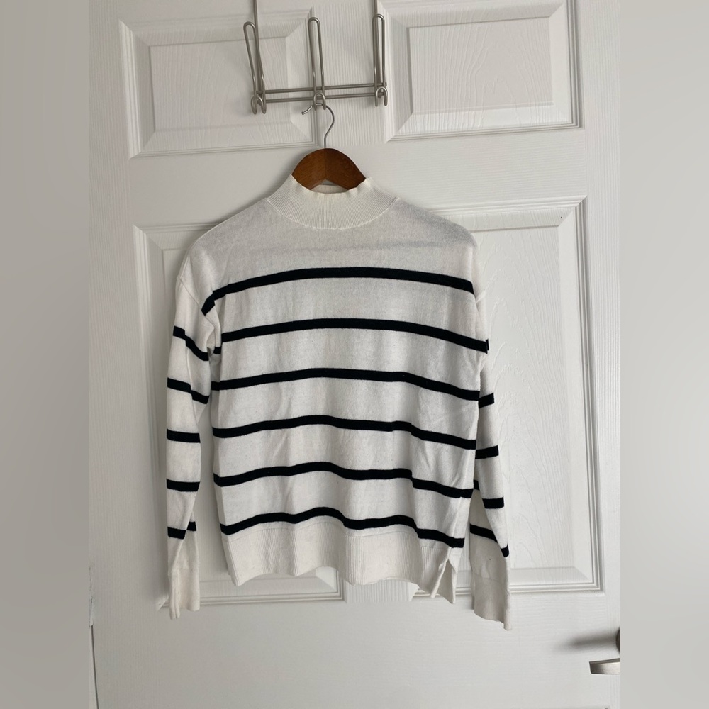 Women’s Mockneck Sweater